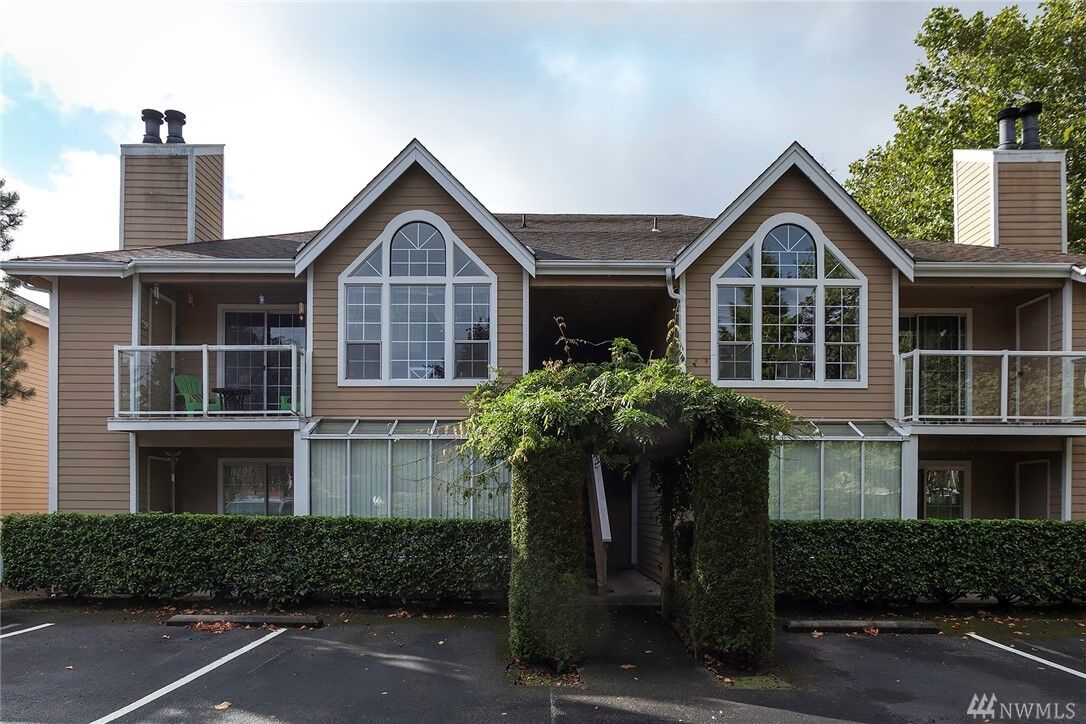 Property Photo: 16419 Spruce Way G4 WA 98037