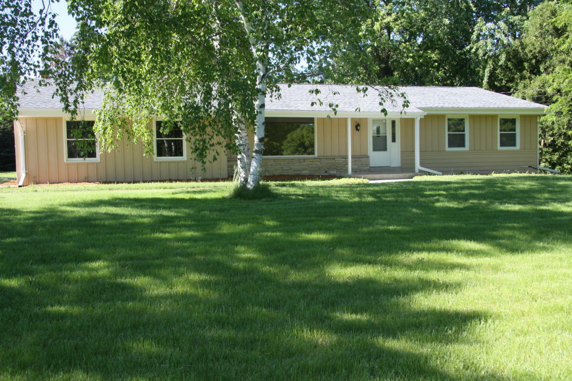 Property Photo:  5205 W Sunnyside Dr  WI 53092 