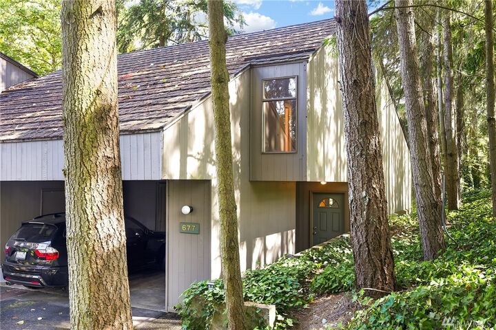 Property Photo: 13835 NE 69th St 677 WA 98052