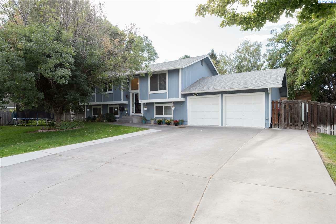 Property Photo:  701 N Louisiana Place  WA 99336 