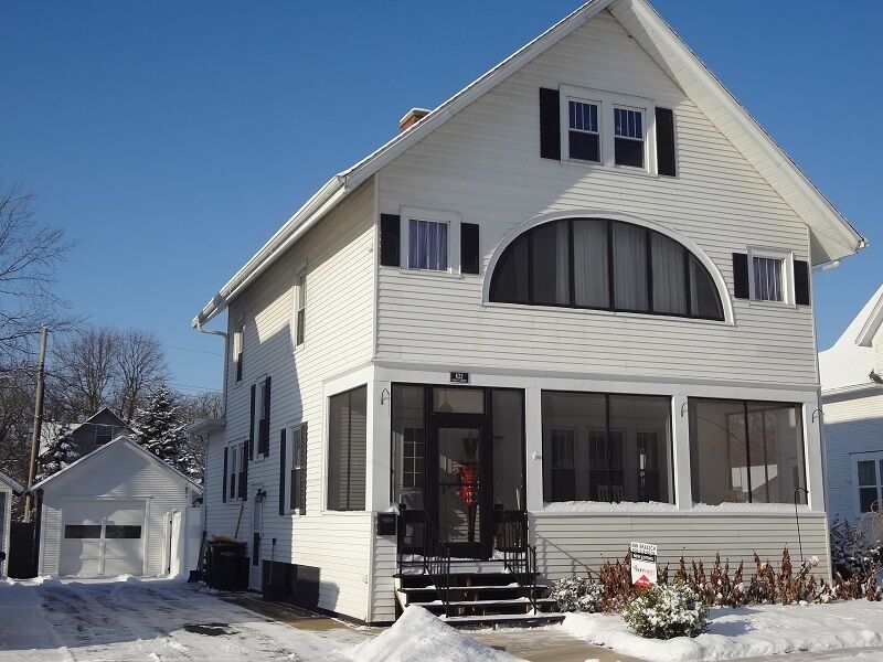 Property Photo:  622 Grant St  WI 53538 