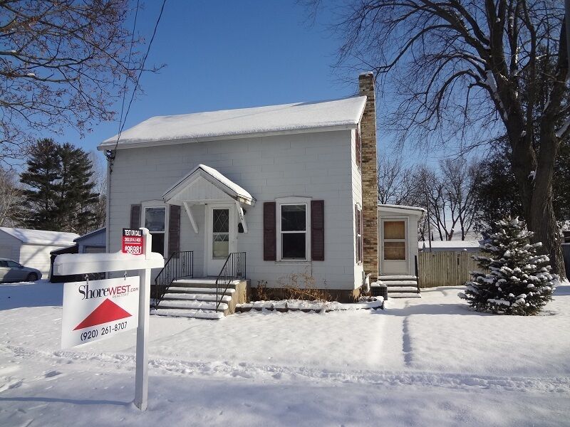 Property Photo:  408 Jefferson St  WI 53538 