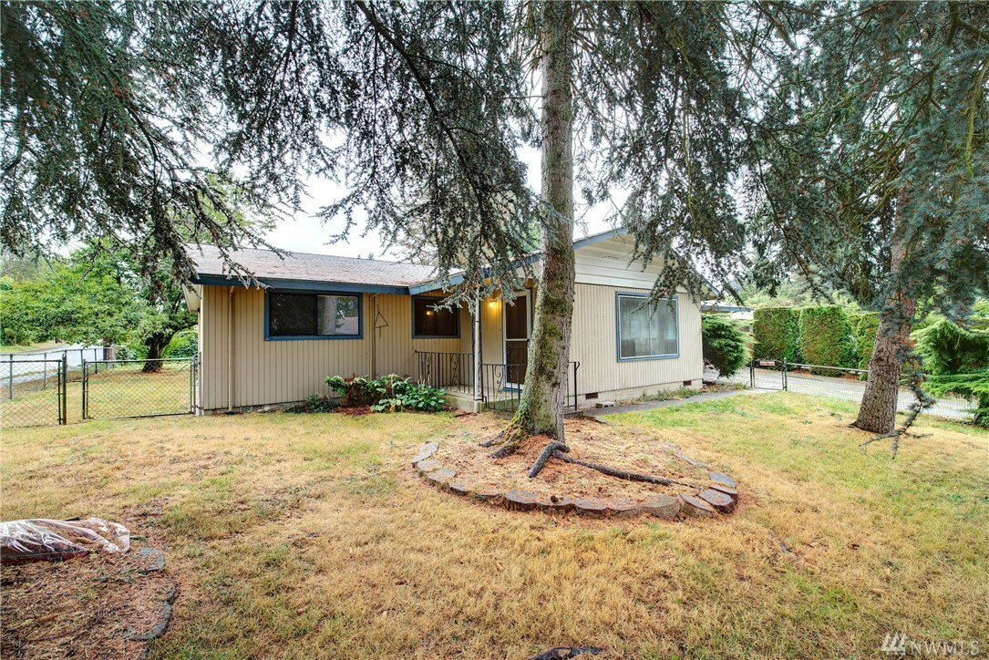 Property Photo:  22304 113th Ave SE  WA 98031 