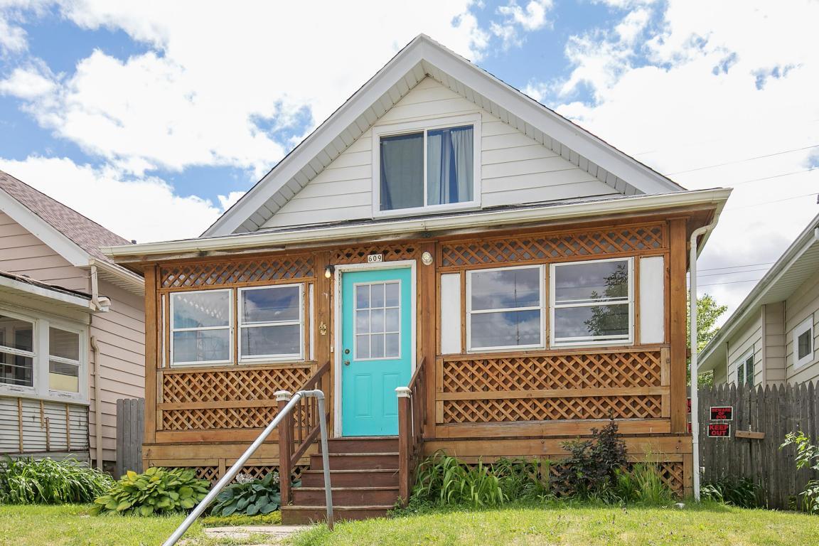 Property Photo: 609 E Keefe Ave WI 53212