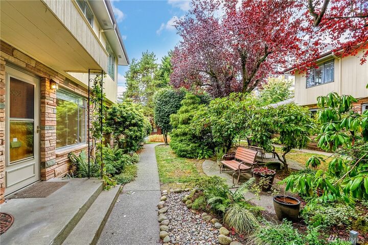 Property Photo:  332  Summit Avenue E  WA 98102 