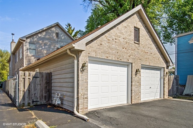 Property Photo:  421 Northwest Highway B  IL 60068 