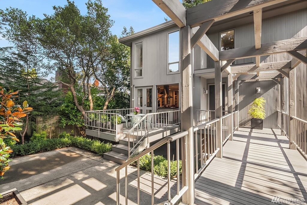 Property Photo:  1915 39th Avenue E  WA 98112 