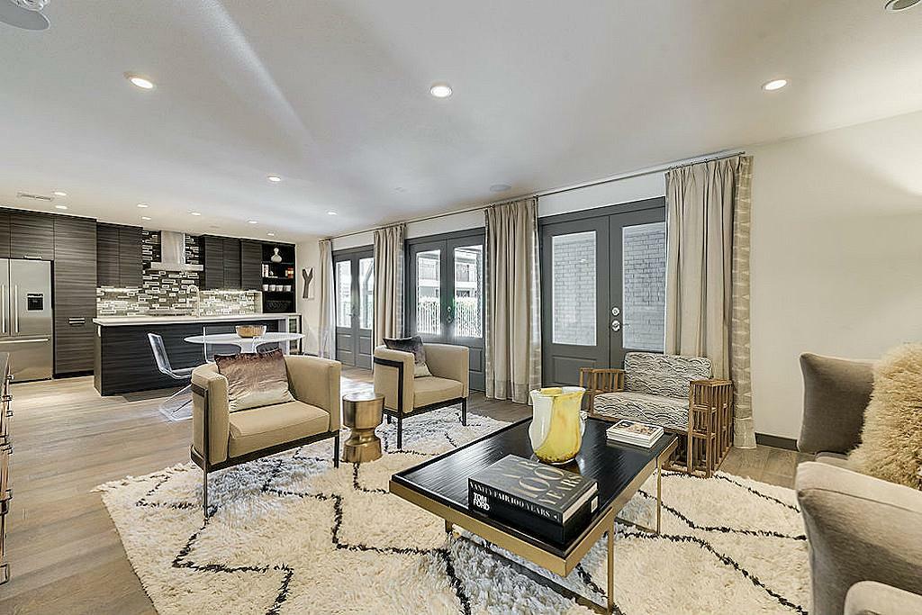 Property Photo: 1410 Hyde Park Boulevard 101 TX 77006