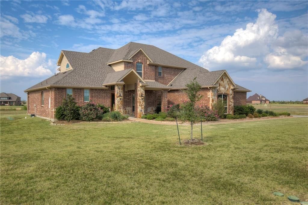 Property Photo: 2215 Hodges Lake Drive TX 75032
