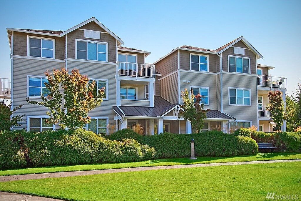 Property Photo:  2990 SW Raymond Street 204  WA 98126 