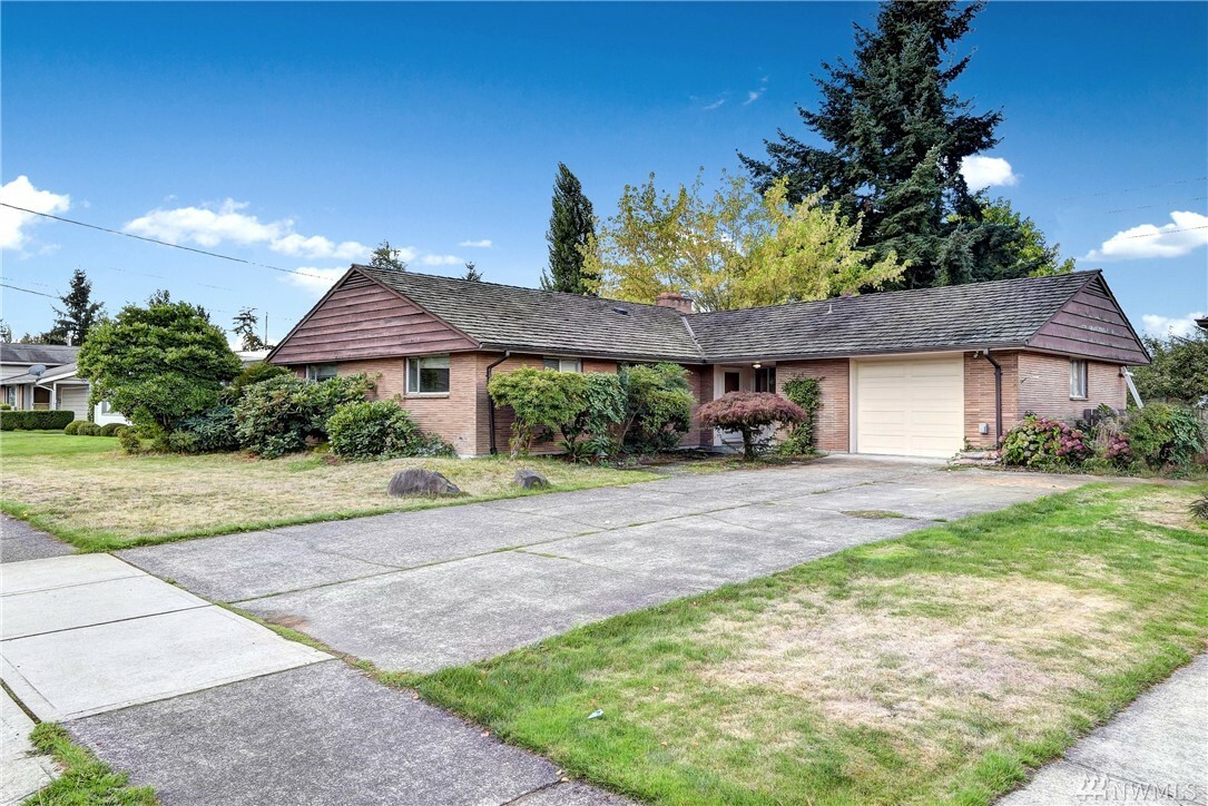 Property Photo:  425 N St NE  WA 98001 