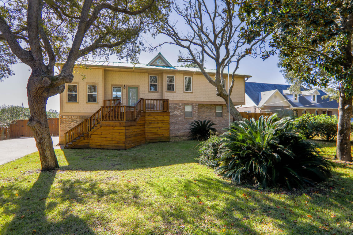 Property Photo:  537 Pocahontas Drive  FL 32547 