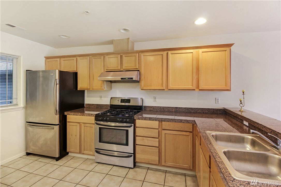 Property Photo: 4110 214th St SW C WA 98043