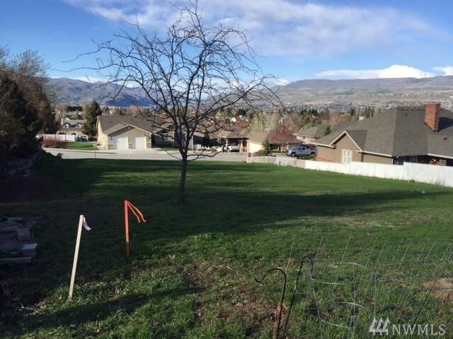 Property Photo: 1445 Appleridge St WA 98801