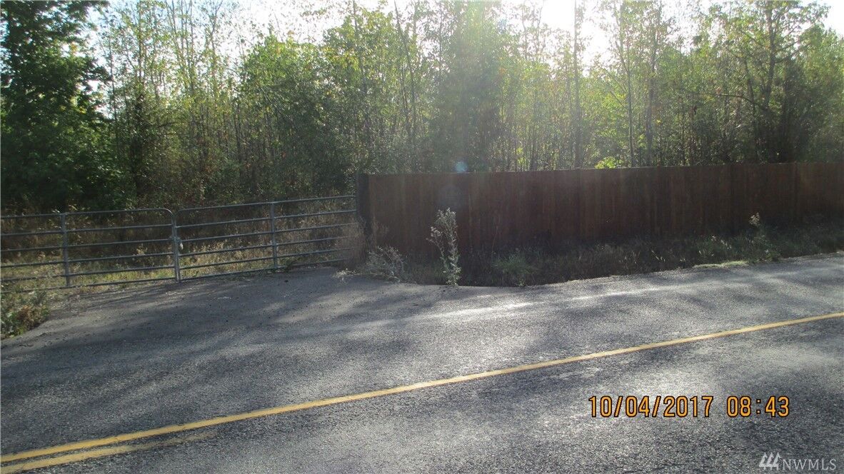 Property Photo:  815 299th St E  WA 98580 