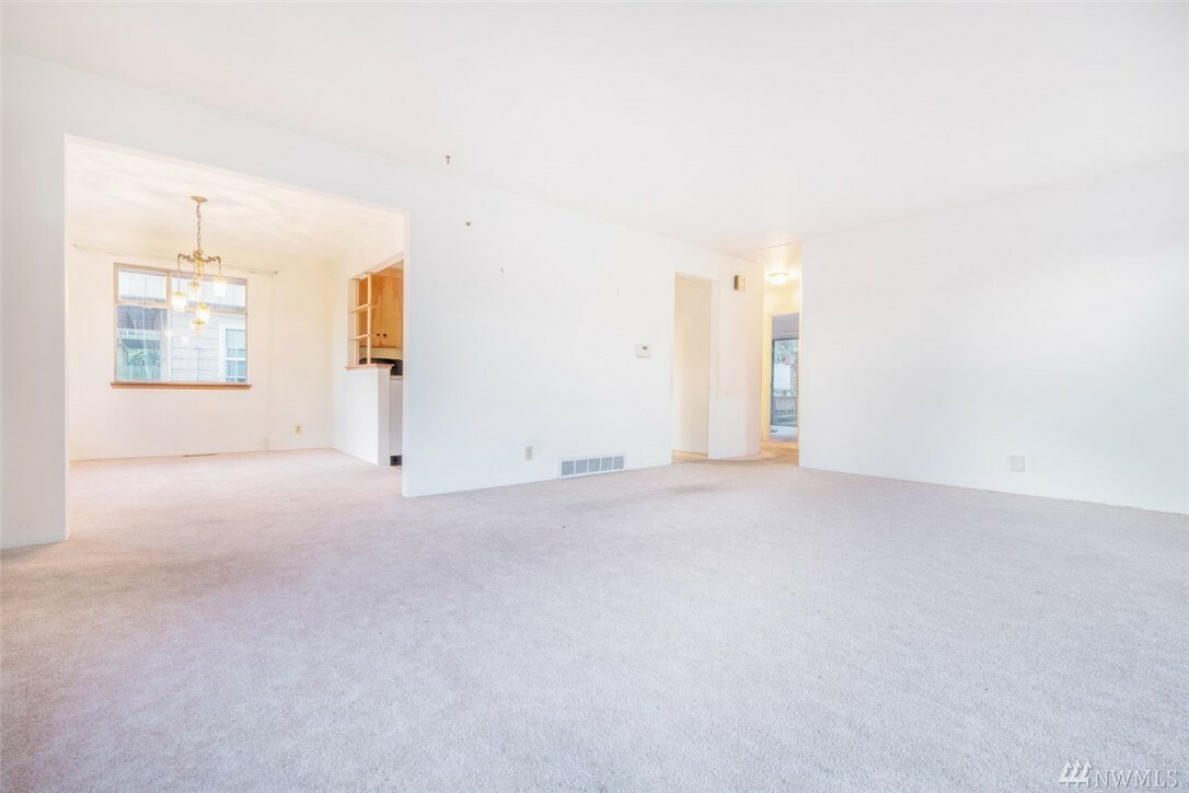 Property Photo: 7118 44th Ave SW WA 98136