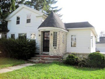 Property Photo:  327 Grove St  WI 53538 