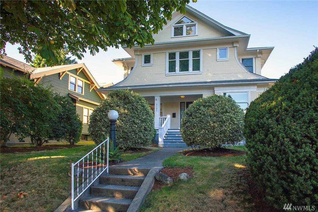 Property Photo:  2107 2nd Ave W  WA 98119 