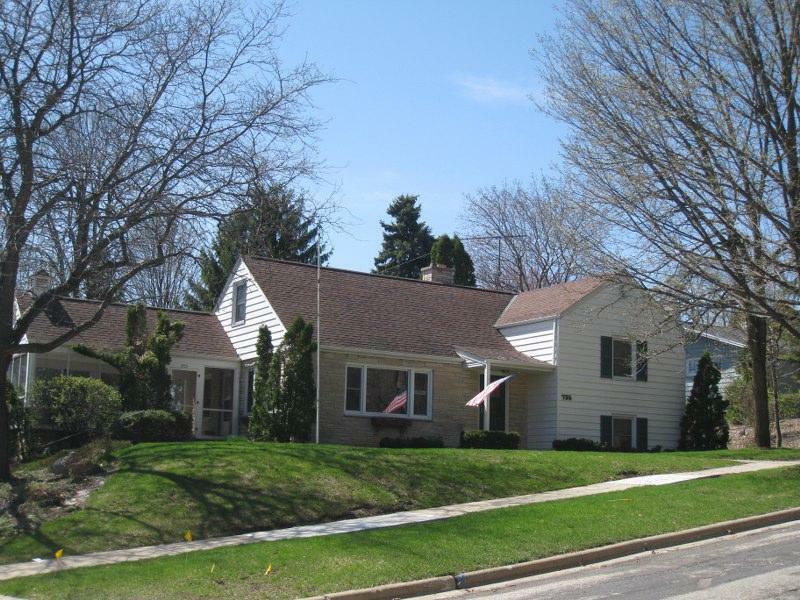 Property Photo: 735 W Decorah Rd WI 53095-3948
