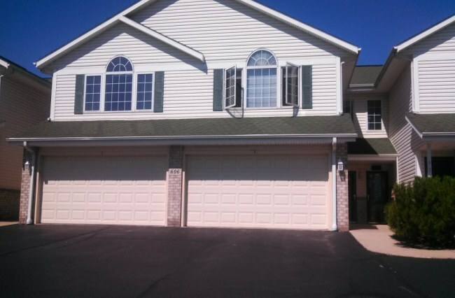 Property Photo:  606 Shepherds Dr 3  WI 53090-8404 