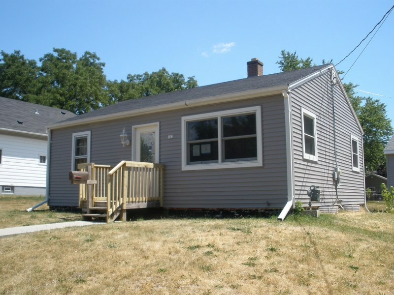 Property Photo:  117 N Hine Ave  WI 53188-4317 