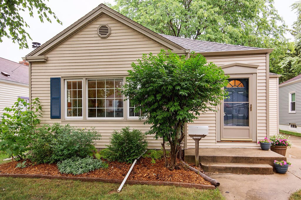 Property Photo: 4640 N Elkhart Ave WI 53211