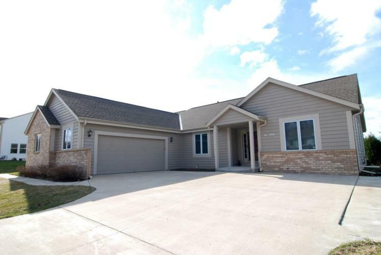 Property Photo: N75w24299 N Woodsview Dr WI 53089-5421