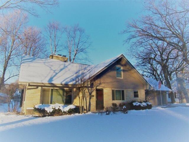 Property Photo: 258 Lincoln Dr S WI 53095-4723