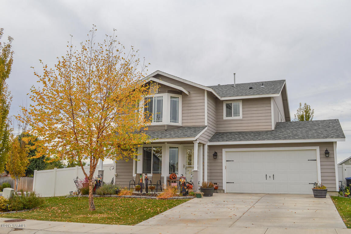 Property Photo:  602 Mt Adams St  WA 98936 
