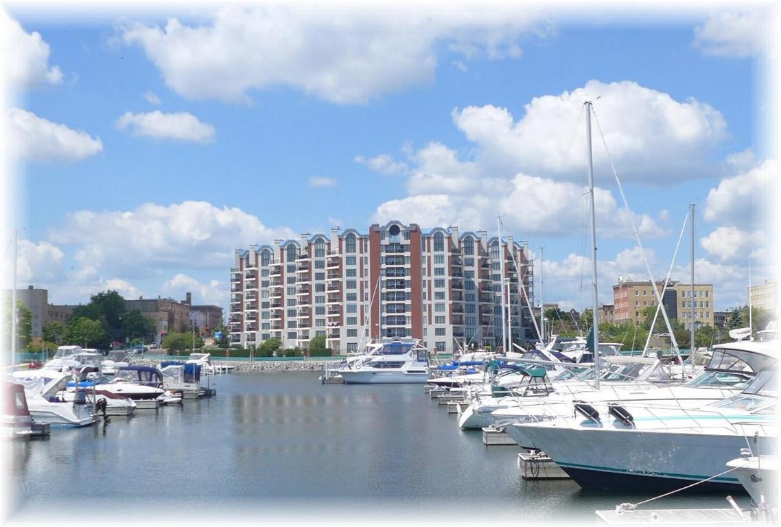 Property Photo:  333 Lake Ave 101  WI 53403-1084 
