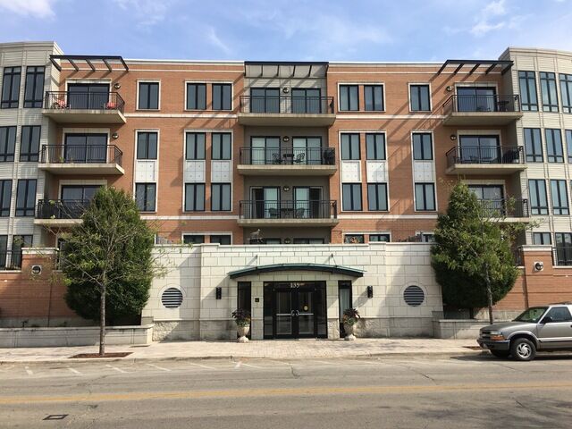 Property Photo: 135 York Street 320 IL 60126