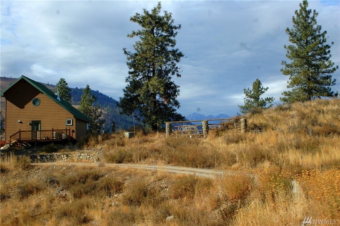 Property Photo:  15 Arabian Rd  WA 98862 