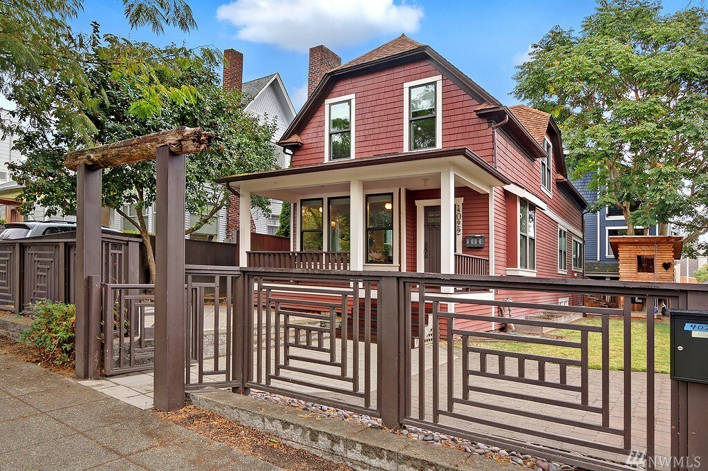 Property Photo: 4022 Linden Ave N WA 98103