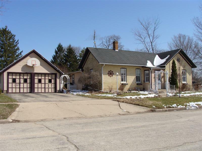 Property Photo:  