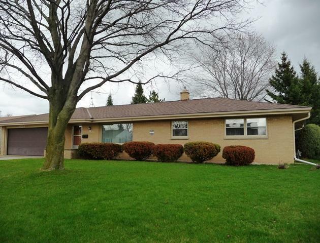 Property Photo:  667 Fair St  WI 53090-2503 
