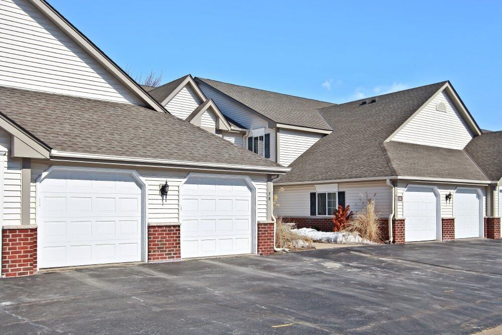 Property Photo:  542 Pewaukee Rd A  WI 53072 