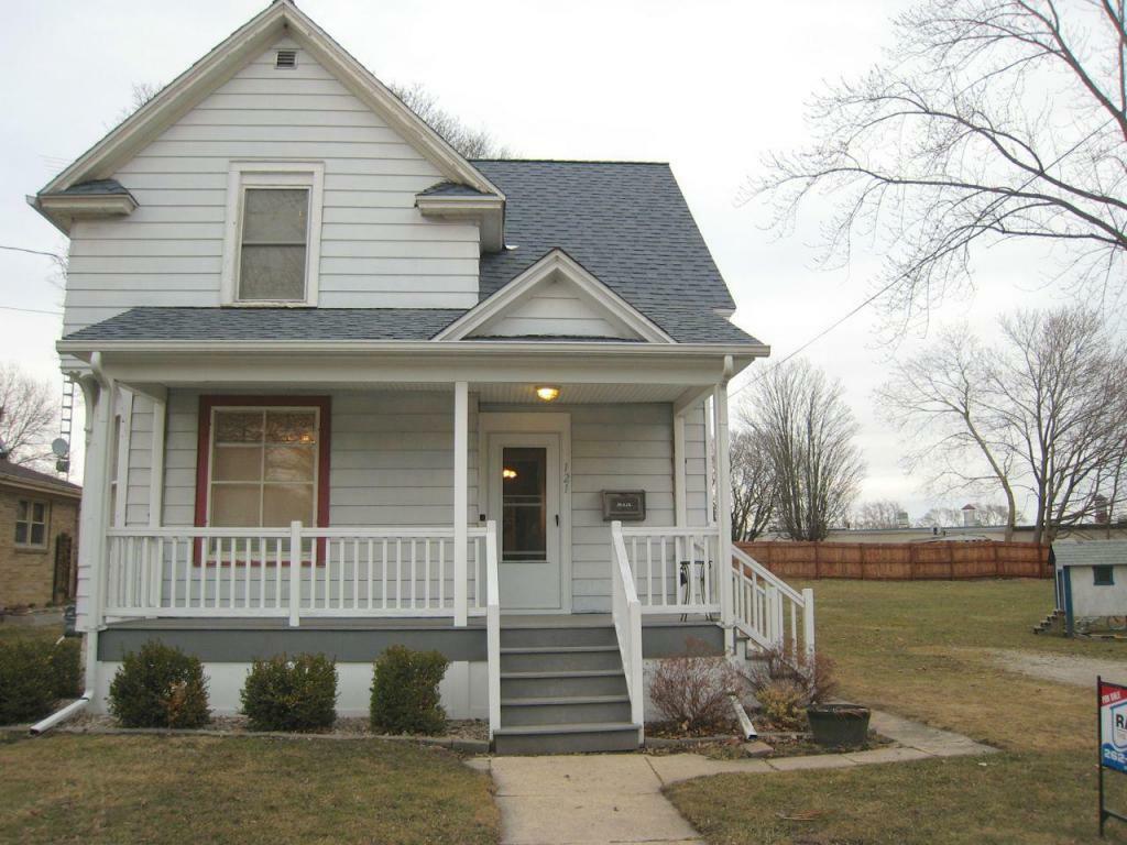 Property Photo:  121 S Jackson St  WI 53121 