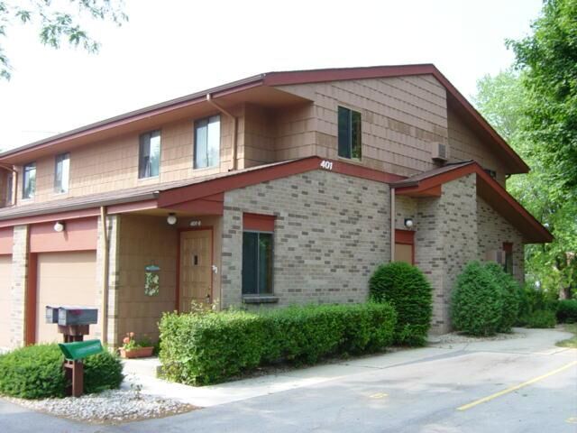 Property Photo: 401 Cheviot Chase - 6 WI 53186