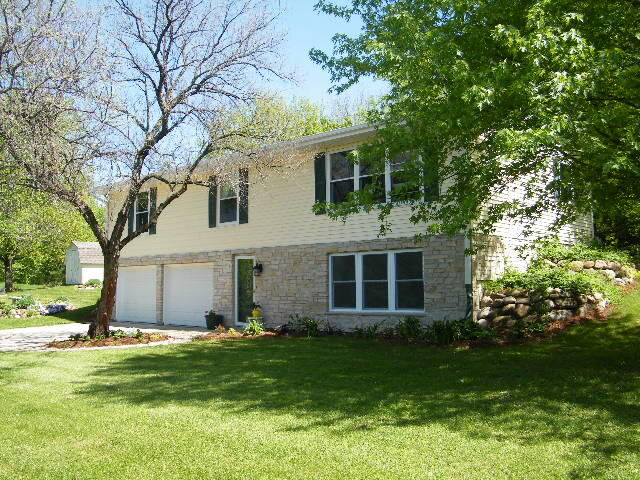 Property Photo:  201 Prairie View Dr  WI 53153 