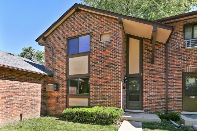 Property Photo: 18W076 Standish Lane IL 60181