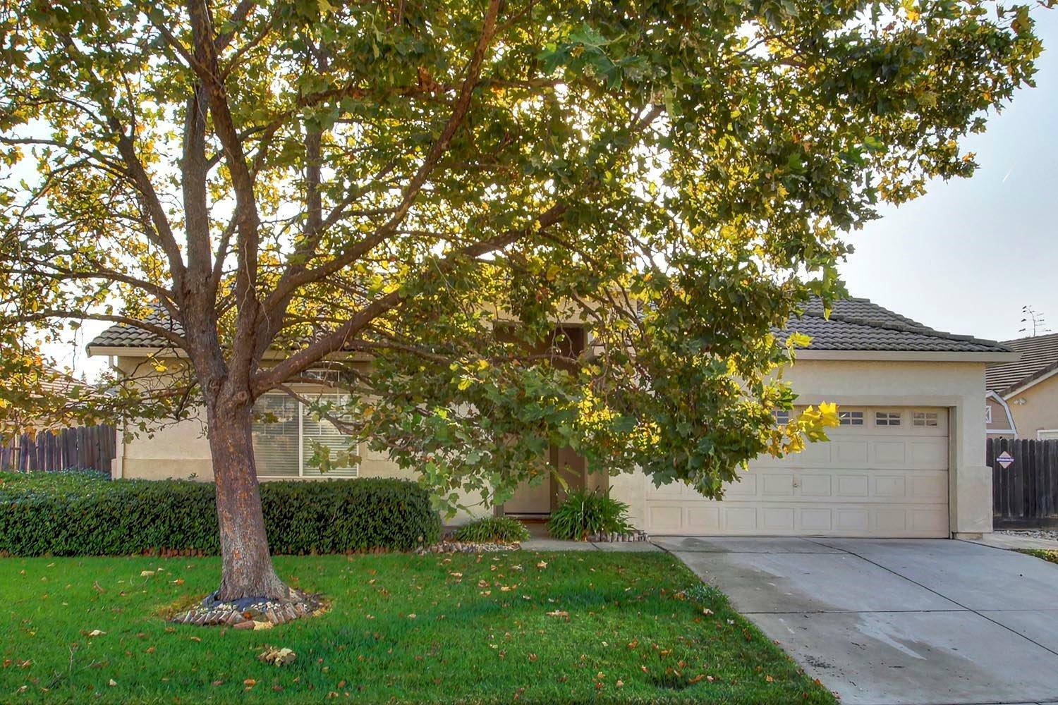 Property Photo:  8498 Zinnia Way  CA 95624 