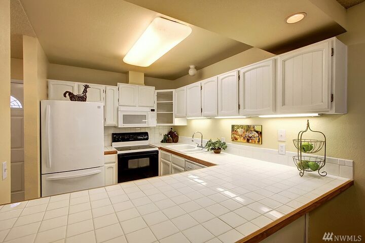 Property Photo: 17014 NE 80th St C6 WA 98052