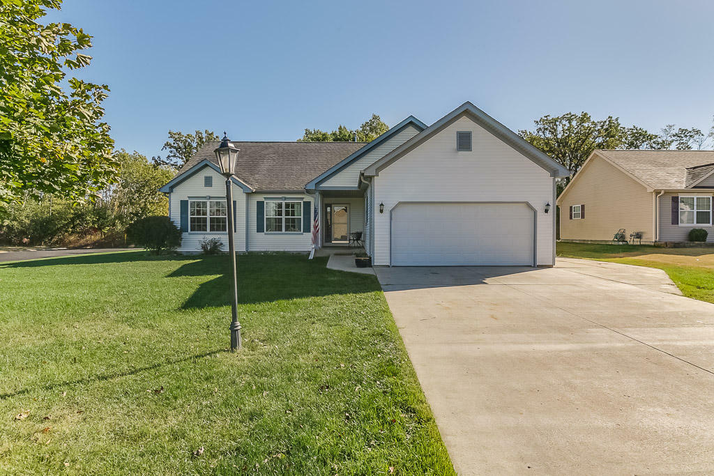 Property Photo:  1701 Shumann Dr  WI 53182 