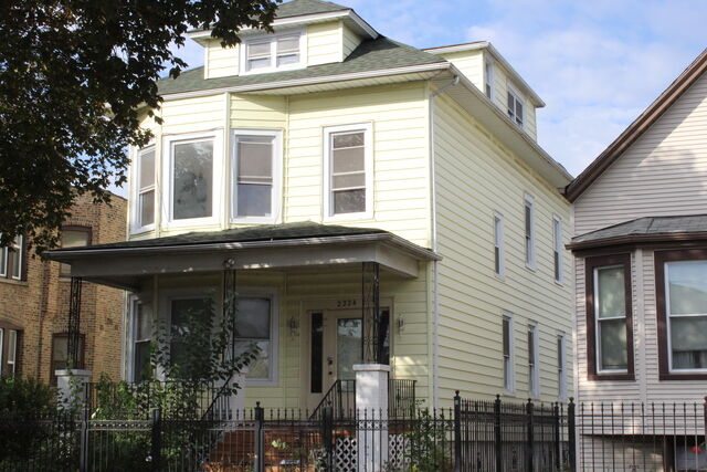 Property Photo: 2224 N Keystone Avenue 2nd IL 60639