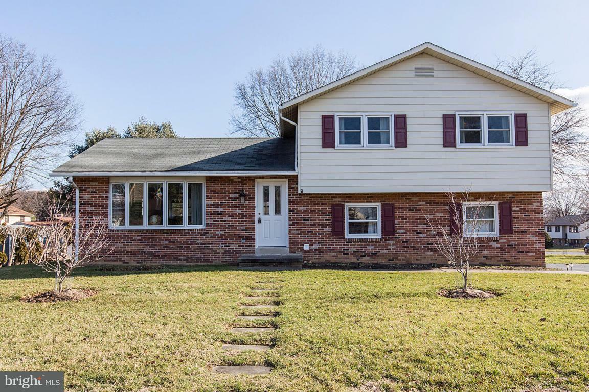 Property Photo:  489 Parkwynne Road  PA 17601 