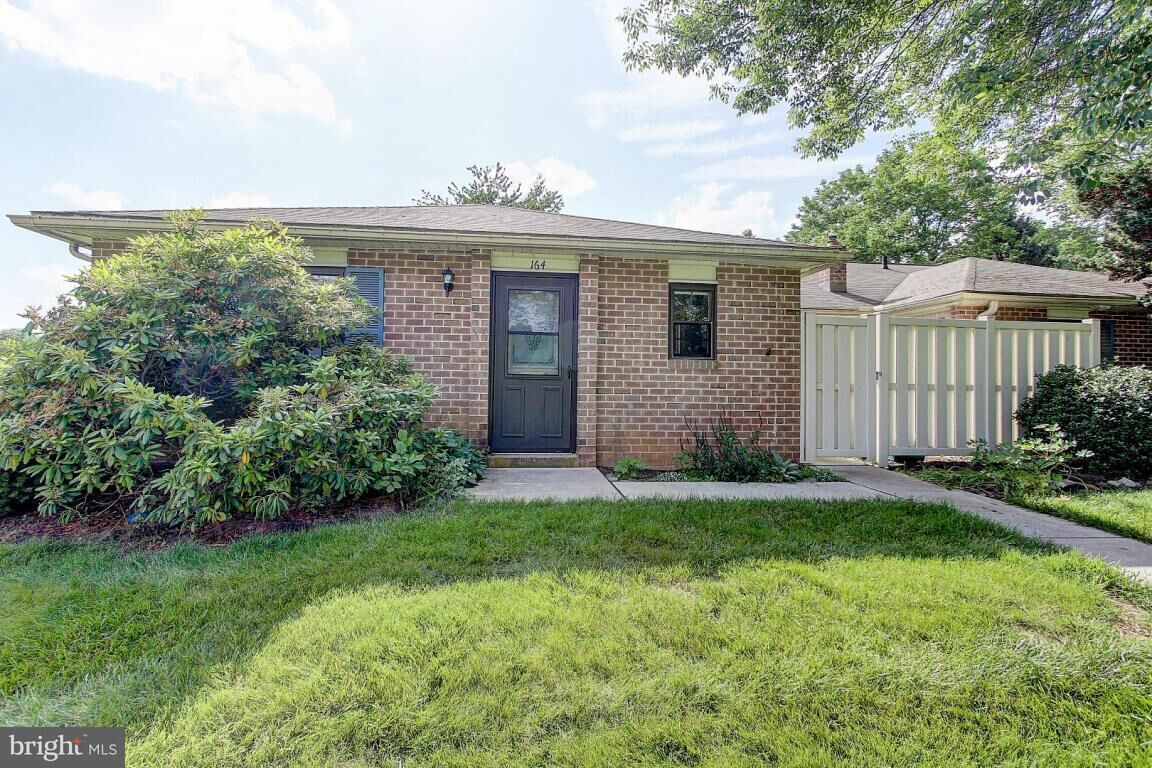 Property Photo:  164 Valleybrook Drive  PA 17601 