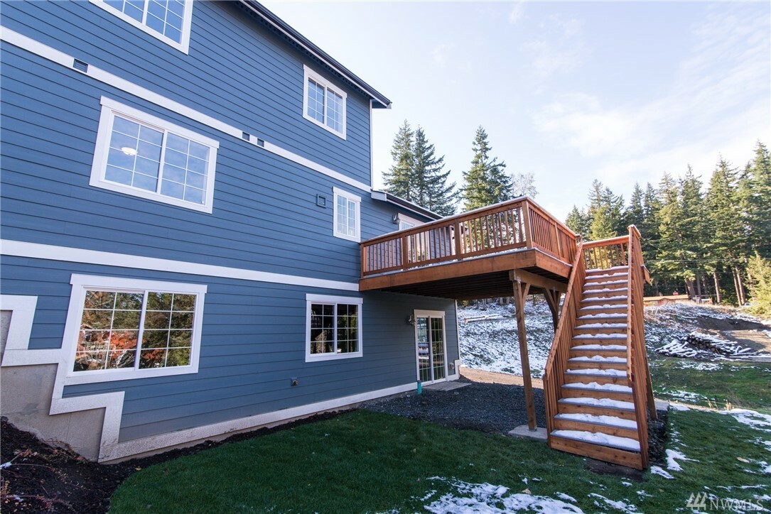 Property Photo:  2501 Elmhurst Ct  WA 98229 