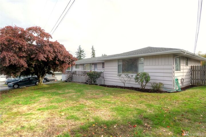 Property Photo:  710 Dexter Ave  WA 98203 
