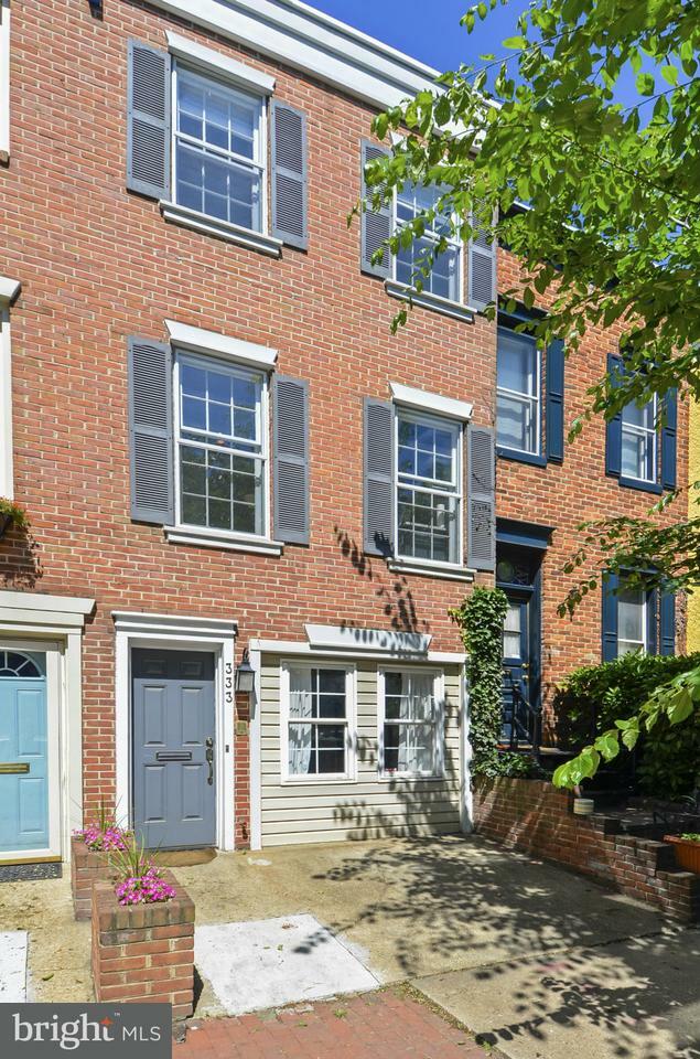 Property Photo:  333 11th Street SE  DC 20003 