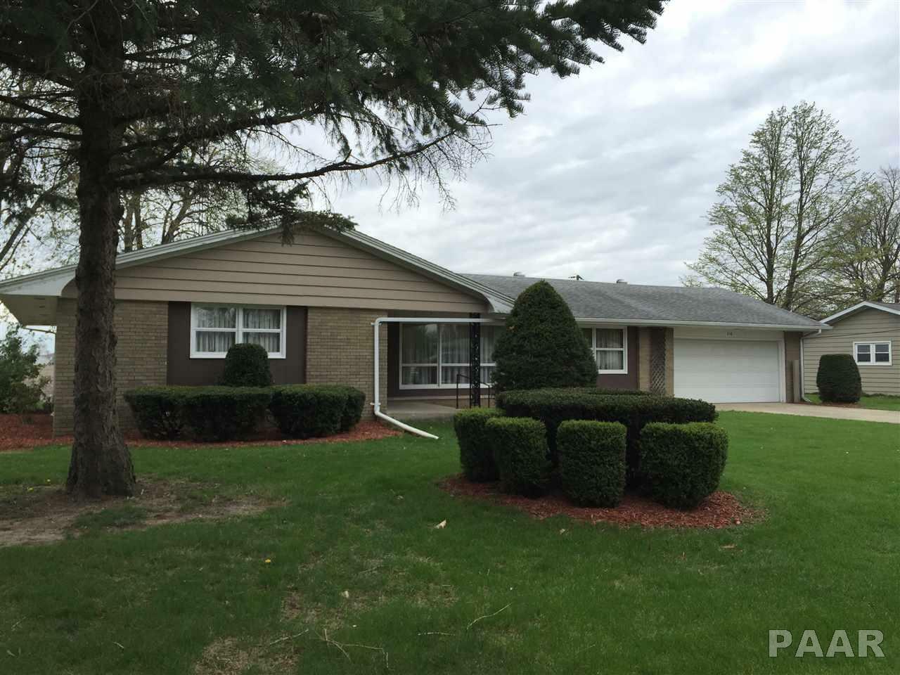 Property Photo:  116 S Elm  IL 61760 